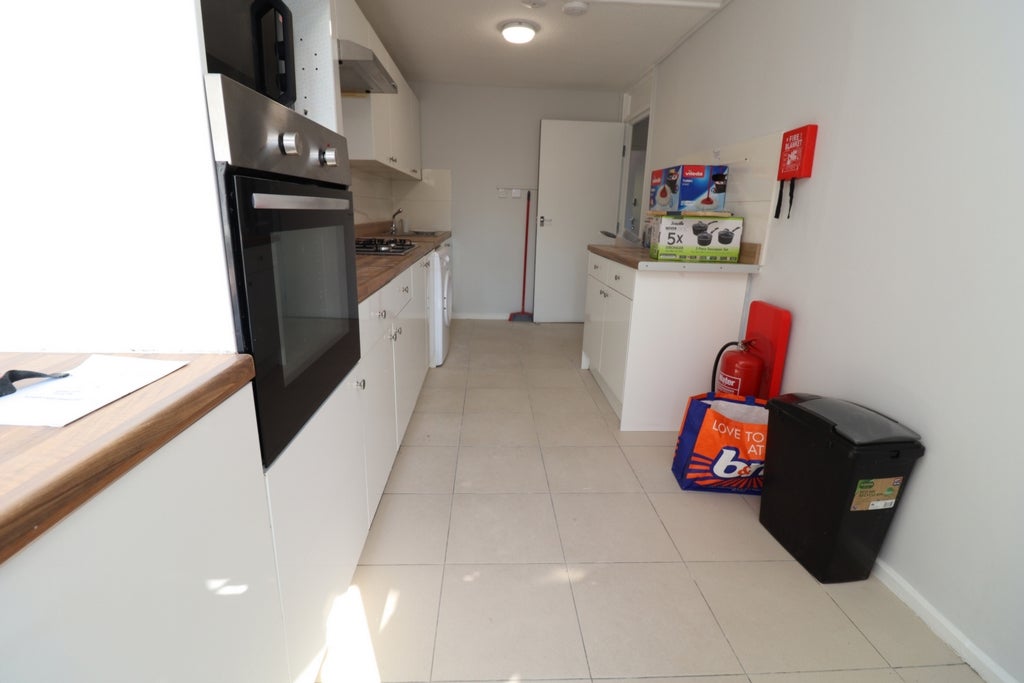 Room Globe Road in Greater London