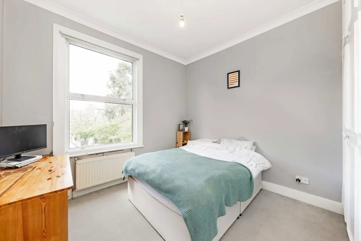 Flat Lime Grove in Greater London