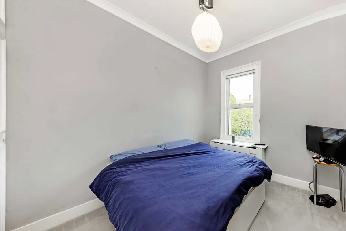 Flat Lime Grove in Greater London
