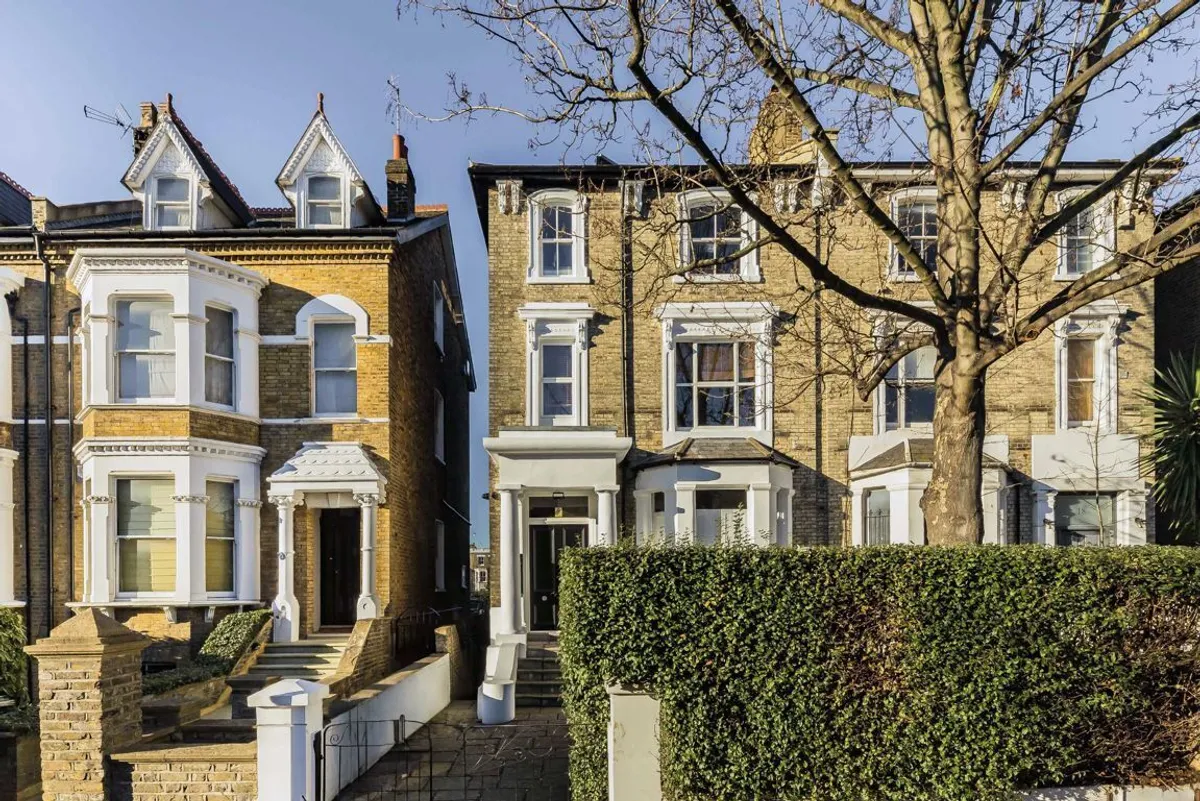 Flat Lime Grove in Greater London