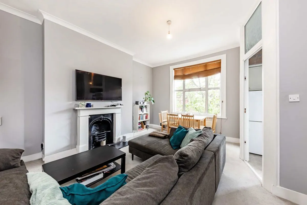 Flat Lime Grove in Greater London
