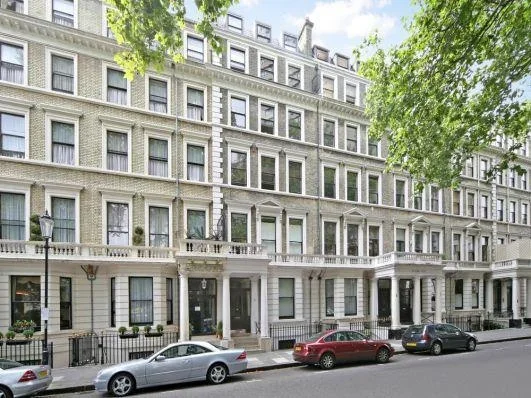 Flat Ashburn Gardens in Greater London