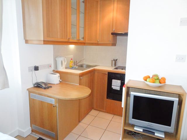 Room Fulham Palace Road in Greater London