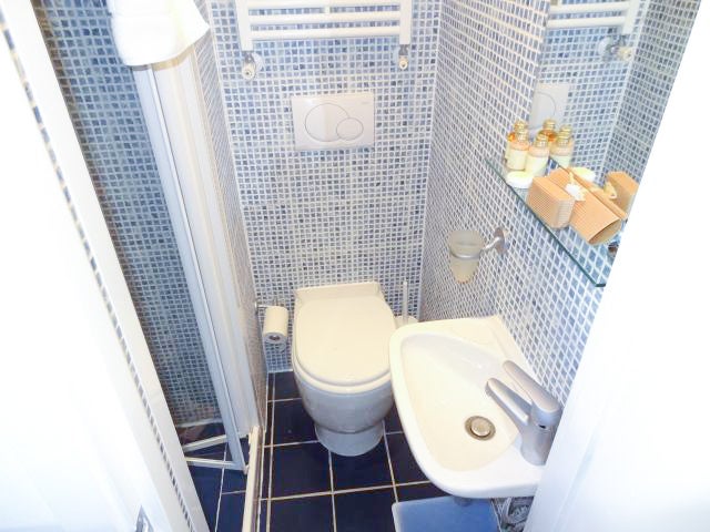 Room Fulham Palace Road in Greater London