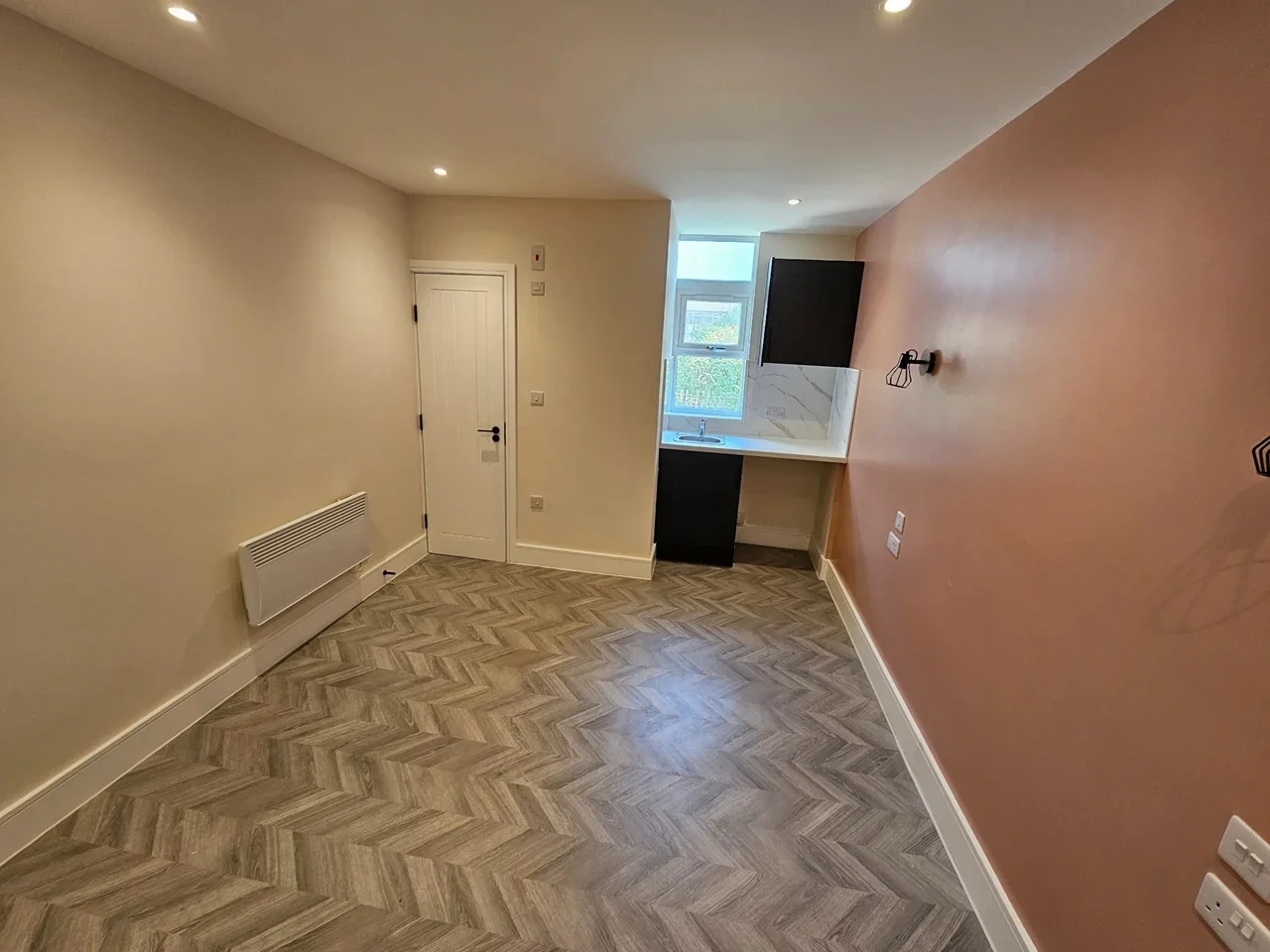 Flat Birch Close in Greater London