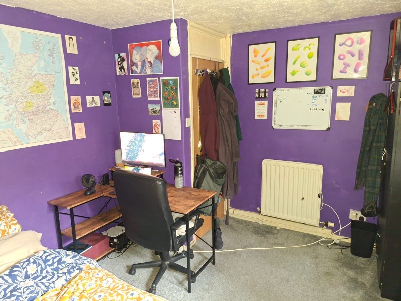 Room Kerrycroy Avenue in Glasgow