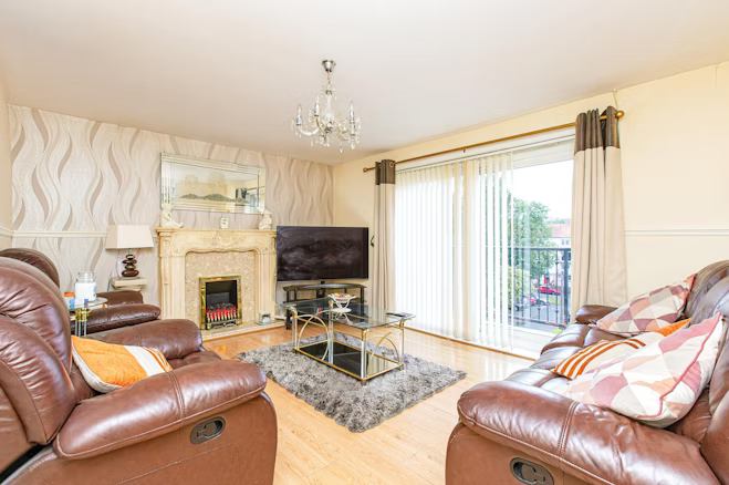 Room Kerrycroy Avenue in Glasgow
