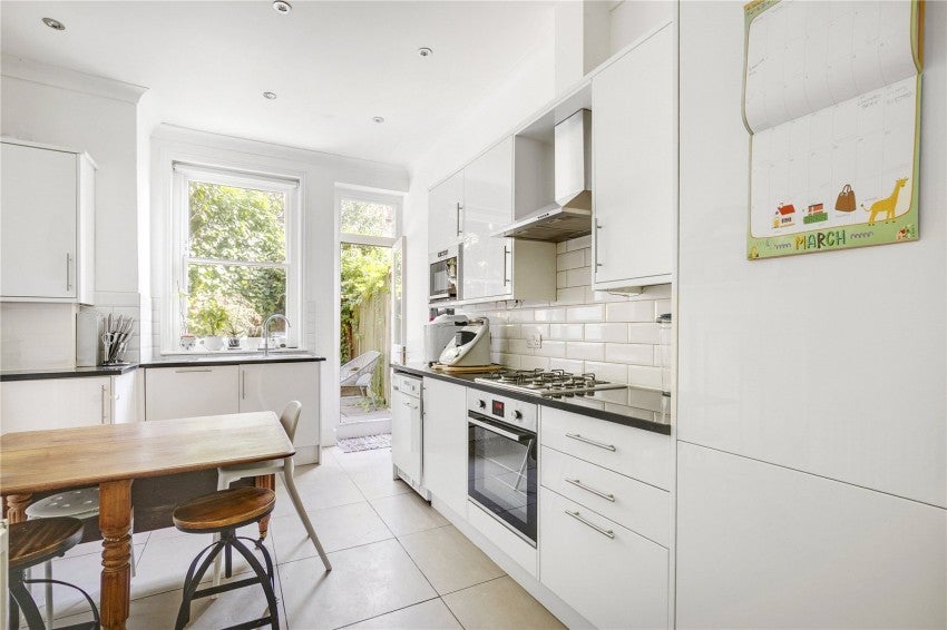 Flat Arundel Terrace in Greater London