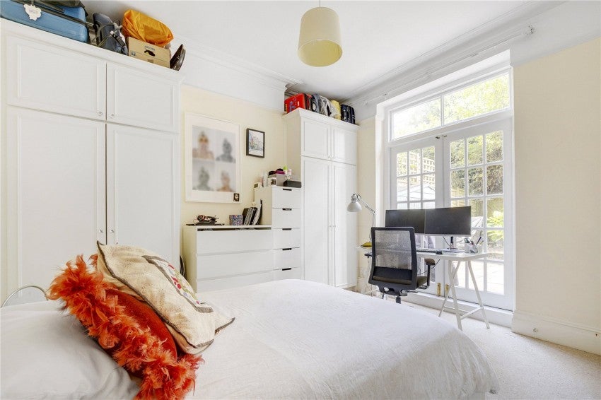 Flat Arundel Terrace in Greater London
