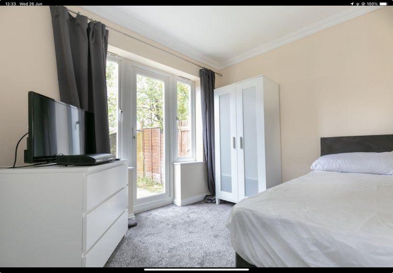 Room Beverley Mews in Crawley