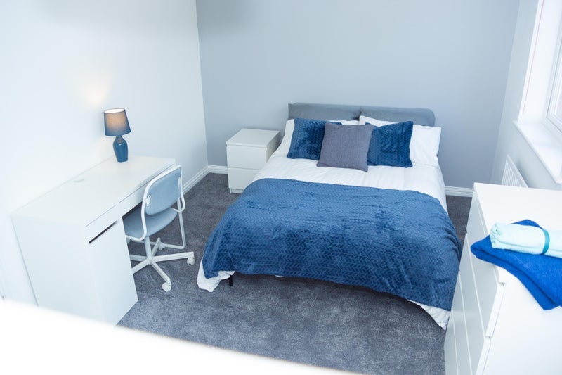 Room Beverley Mews in Crawley