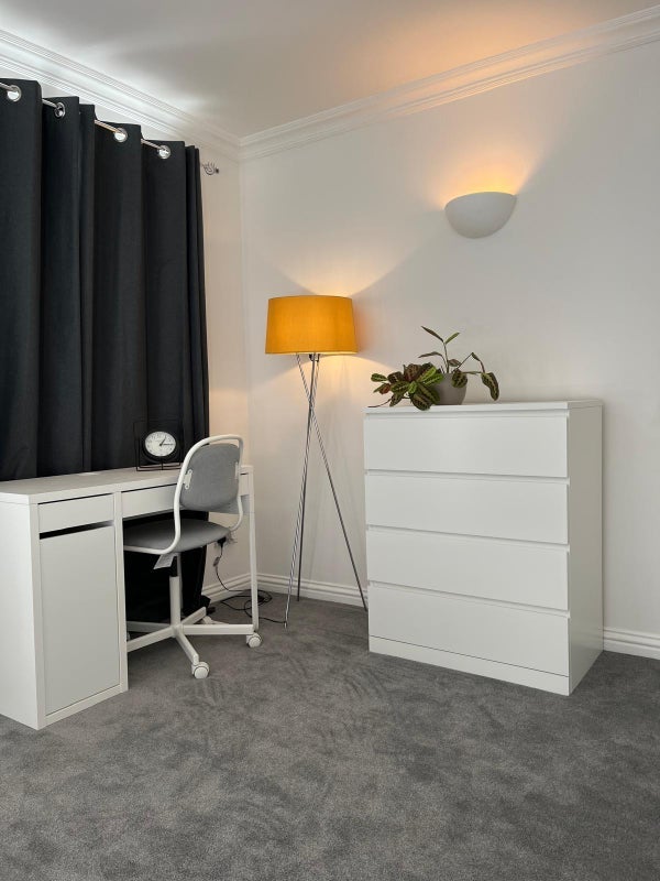 Room Beverley Mews in Crawley