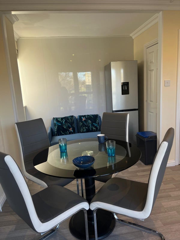 Room Beverley Mews in Crawley