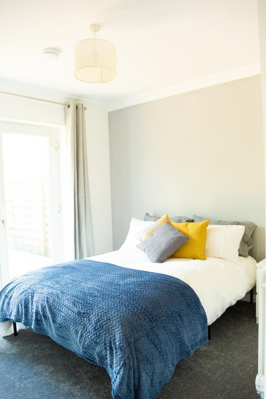 Room Beverley Mews in Crawley