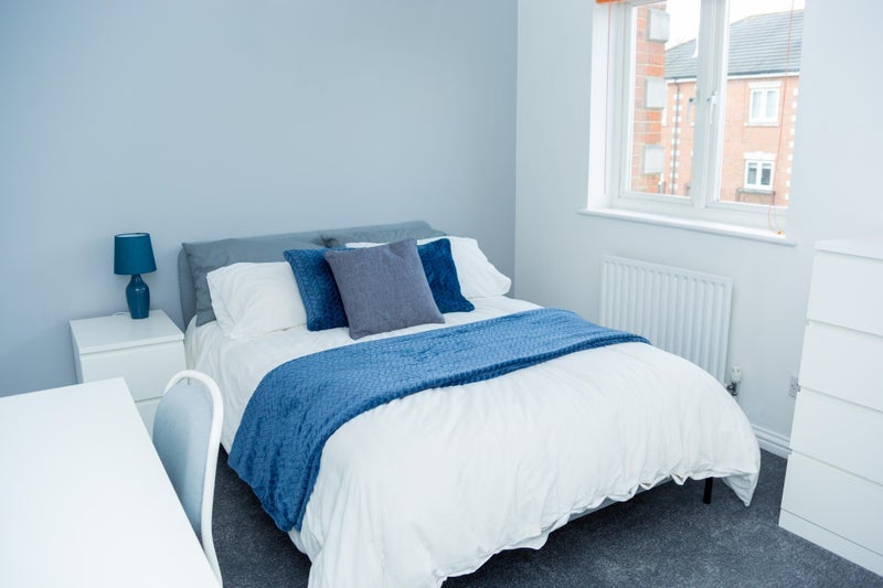 Room Beverley Mews in Crawley