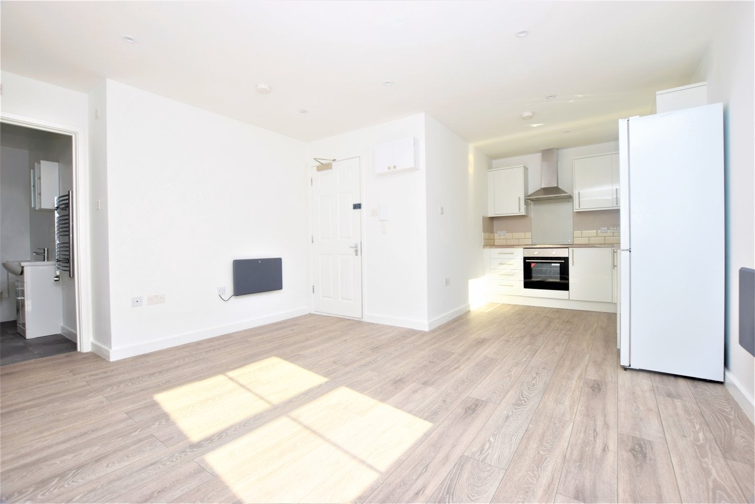 Flat Clyde Terrace in Greater London