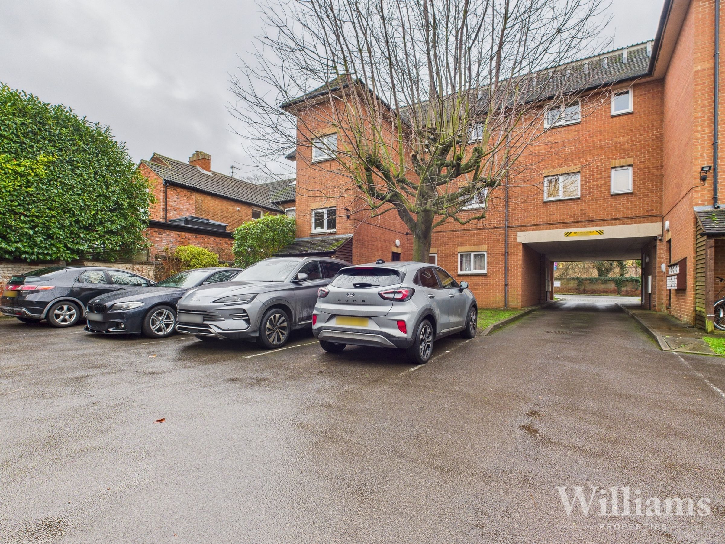 Flat Bierton Road in Aylesbury