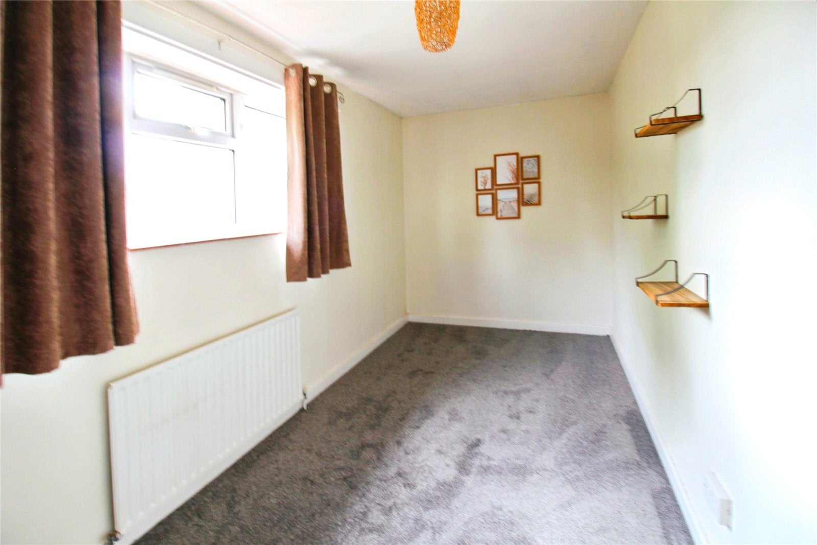 Flat Goldhanger Cross in Basildon