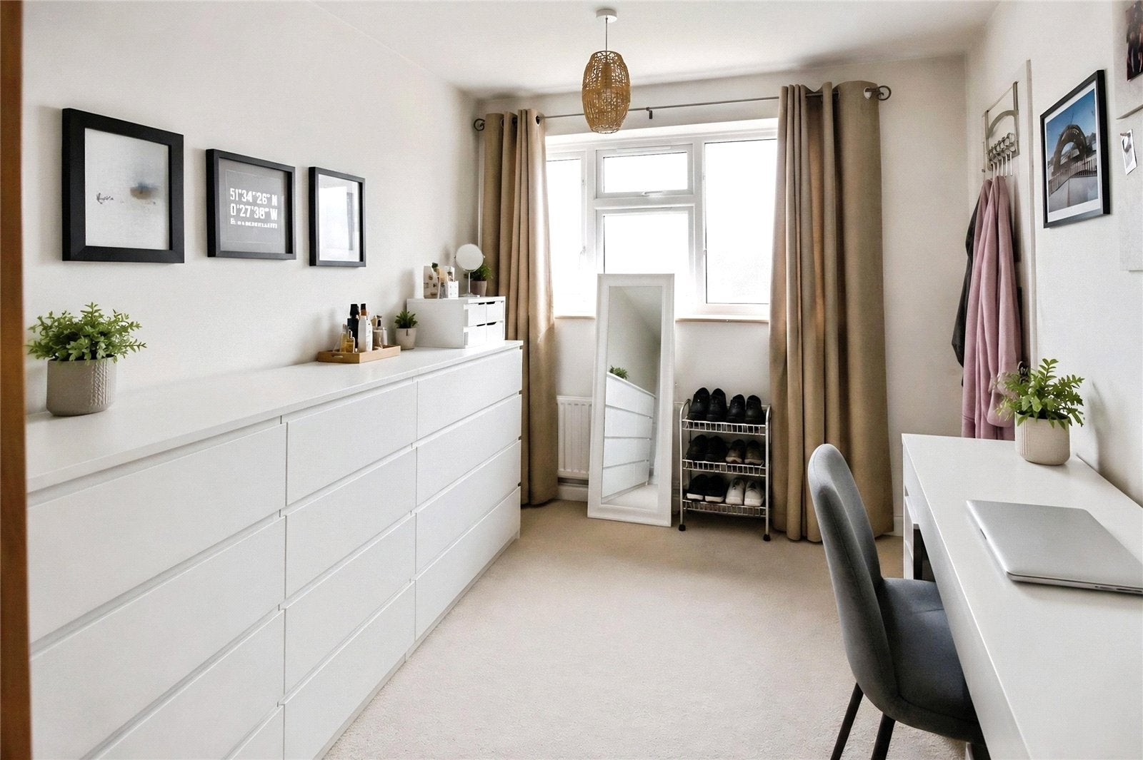 Flat Goldhanger Cross in Basildon