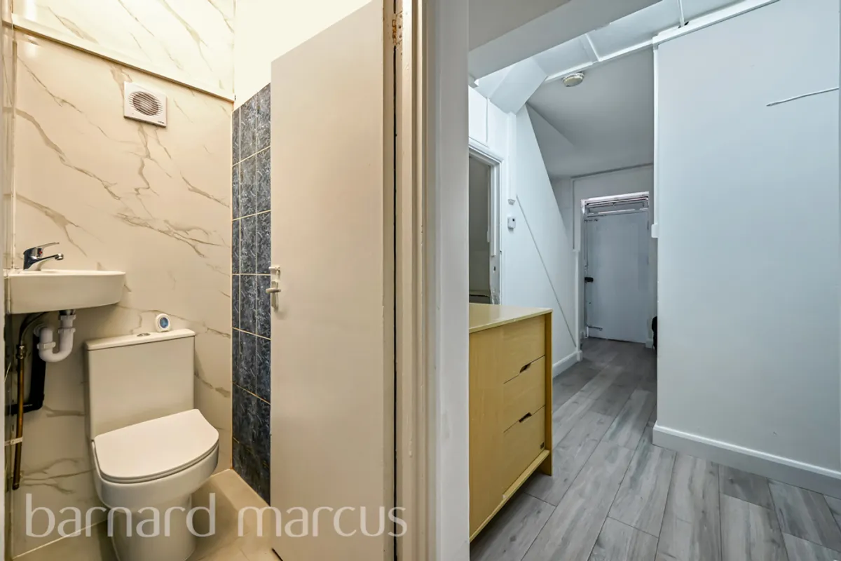 Room Tanner Street in Greater London