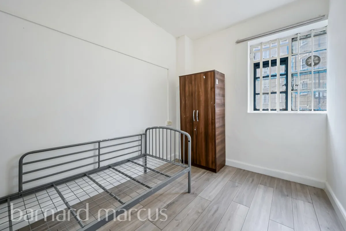 Room Tanner Street in Greater London