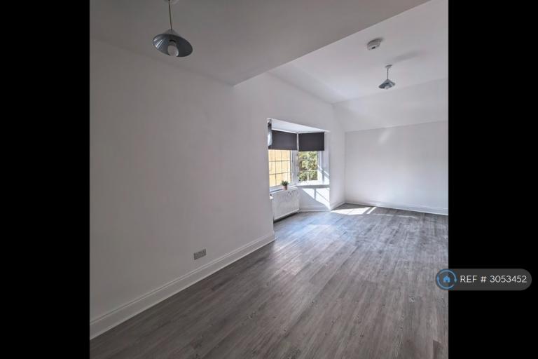 Flat Throwley Way in Greater London