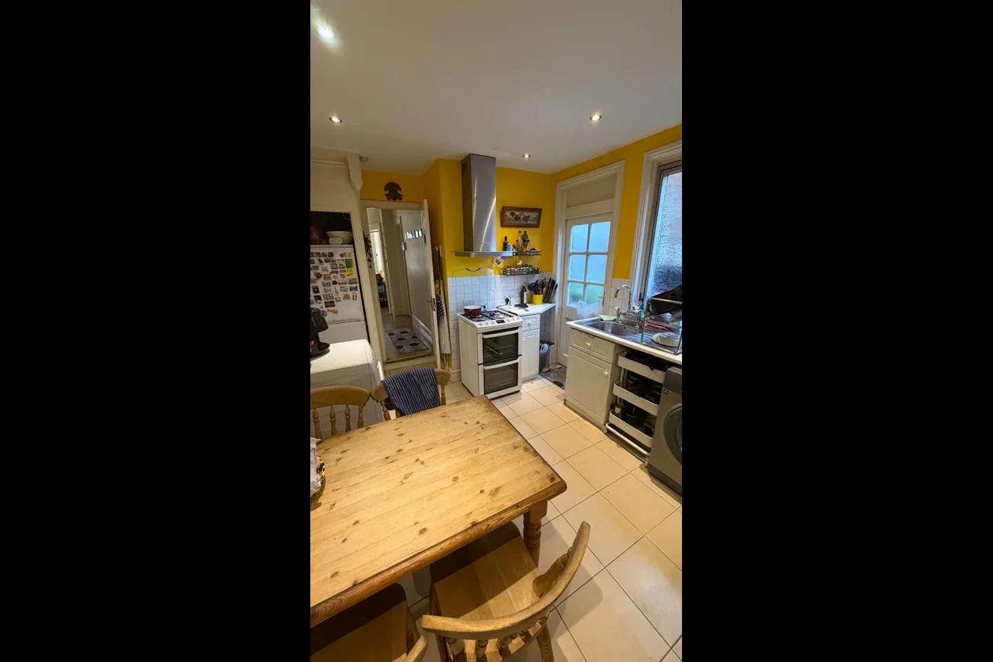 Room Chapter Road in Greater London