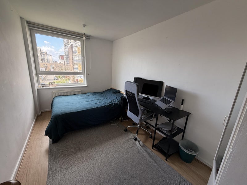 Room Canal Walk in Greater London