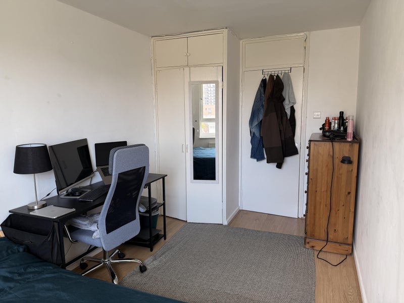 Room Canal Walk in Greater London