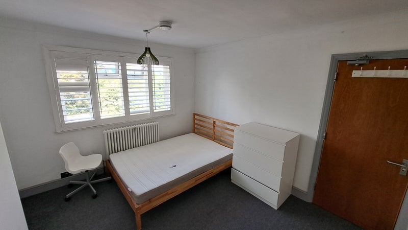 Room Tunnel Avenue in Greater London