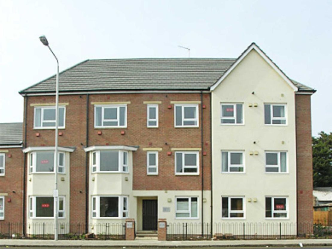 Flat Green Lane in Greater London