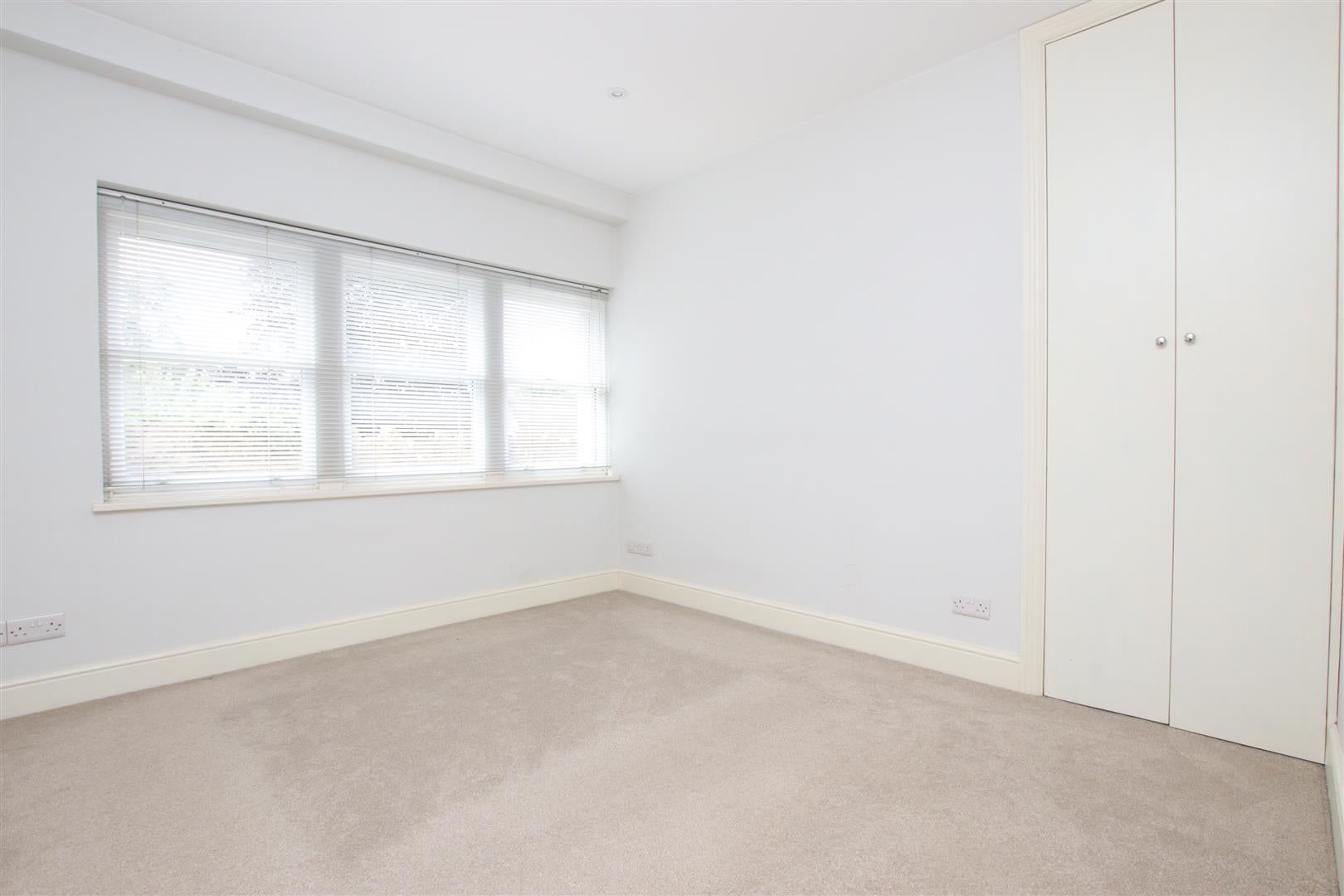 Flat Newbridge Hill in Bath