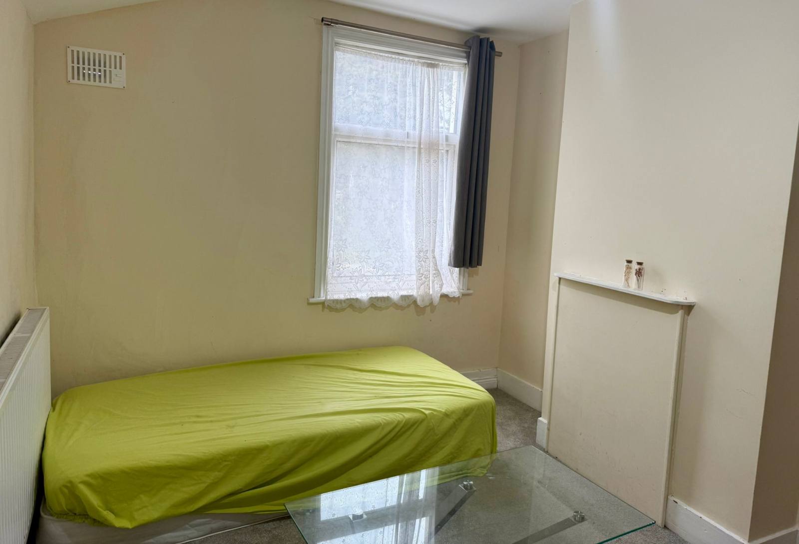 Room Green Lane in Greater London