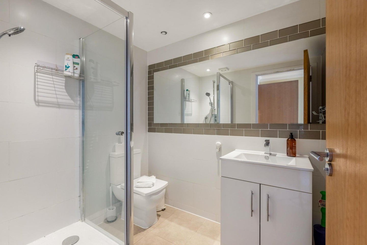 Flat Melville Place in Greater London