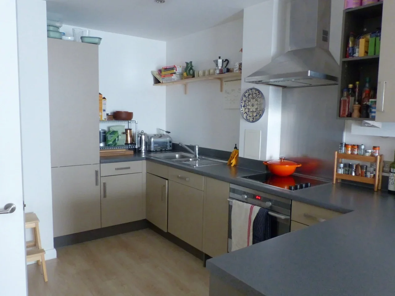 Flat Narford Road in Greater London