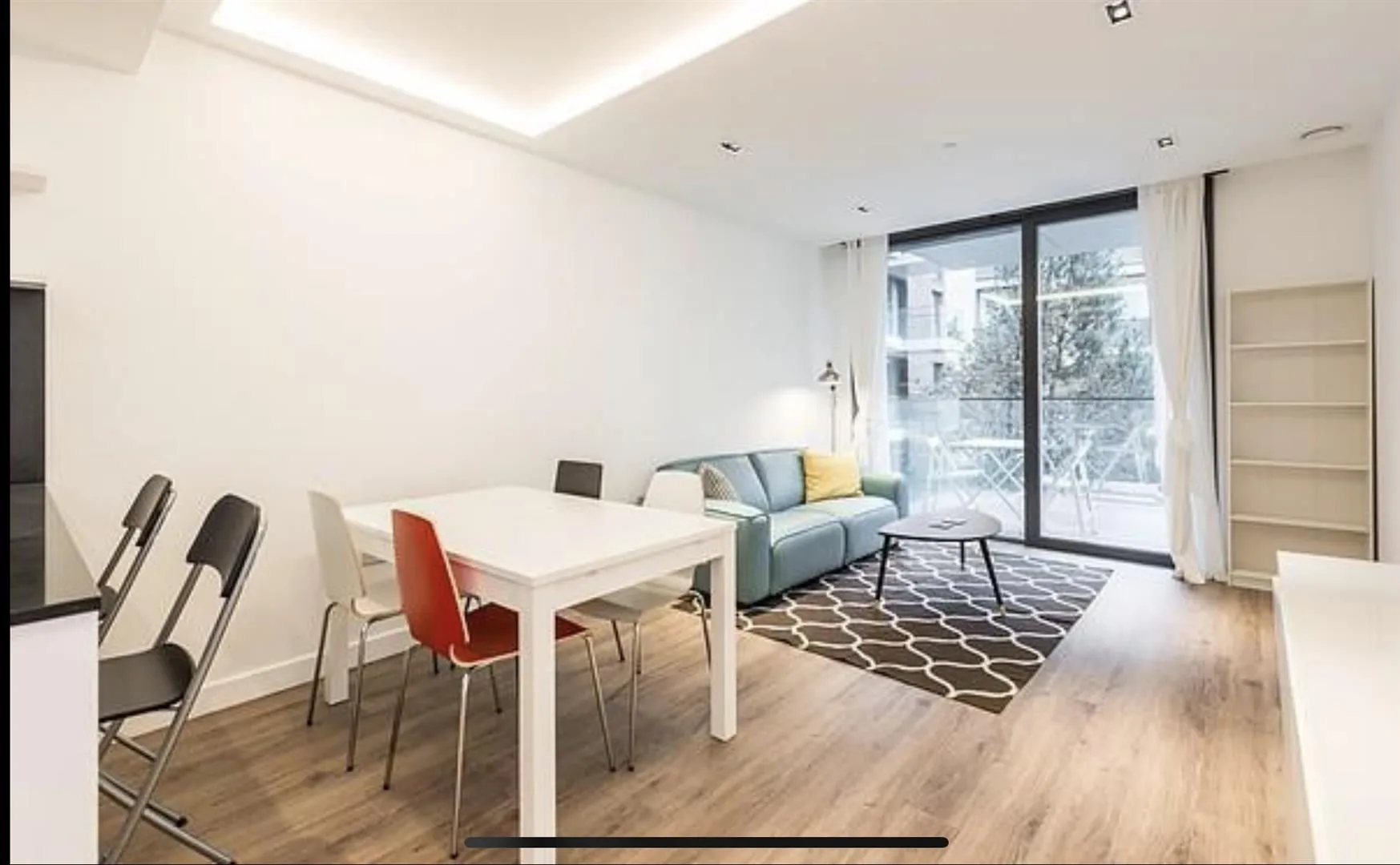 Flat Leman Street in Greater London