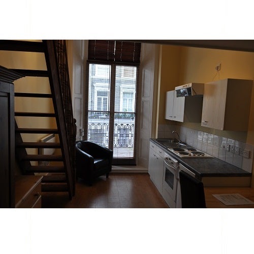 Flat Hogarth Road in Greater London