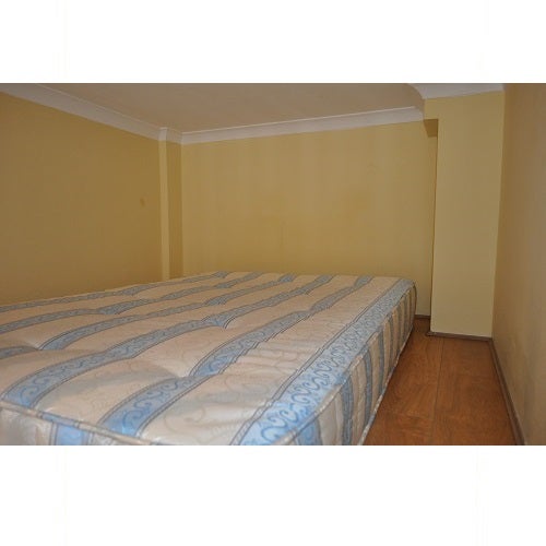 Flat Hogarth Road in Greater London