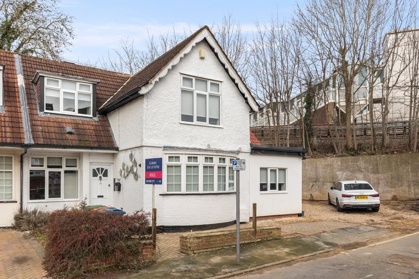 Flat School Lane in Greater London