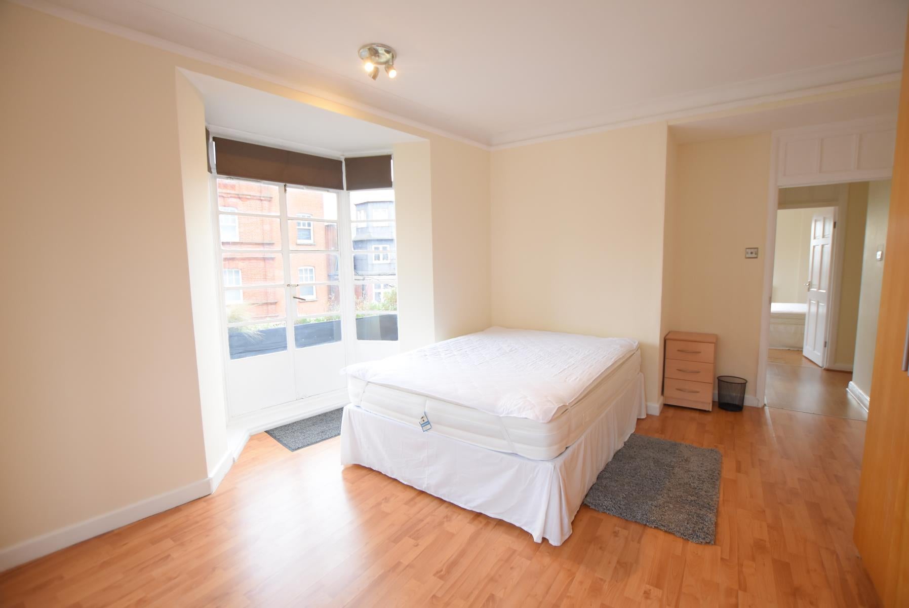 Flat College Crescent in Greater London