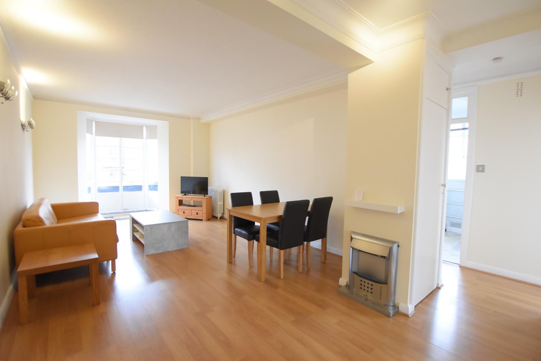 Flat College Crescent in Greater London