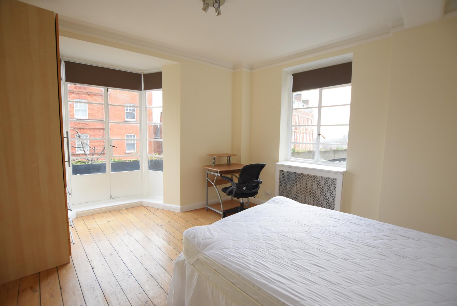 Flat College Crescent in Greater London
