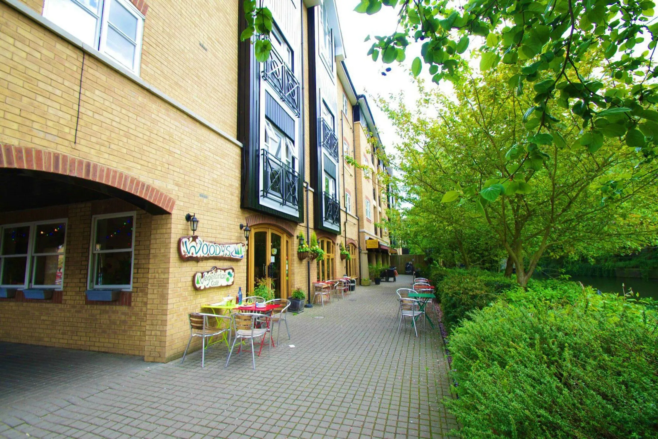 Flat Dickinson Quay in Dacorum