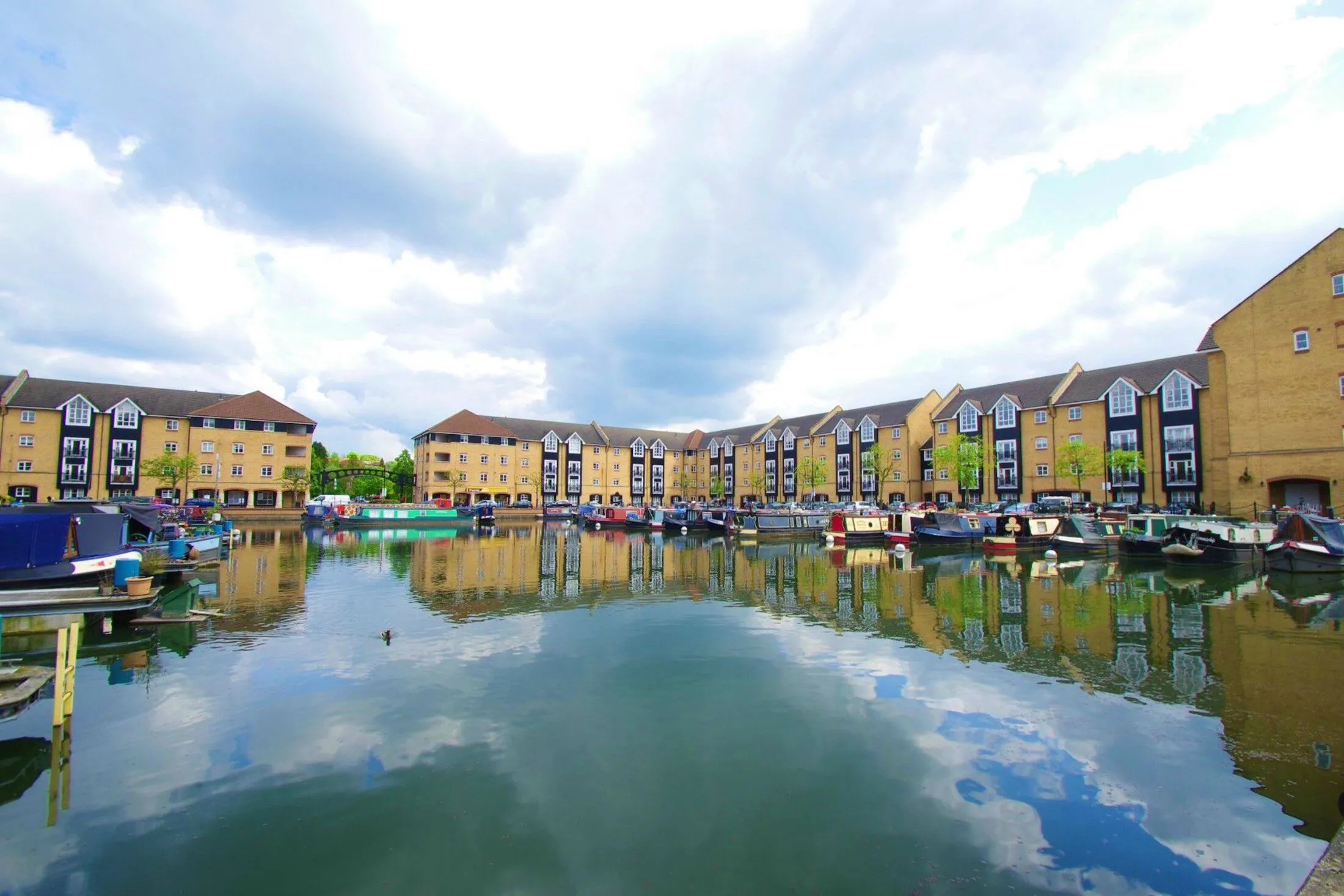 Flat Dickinson Quay in Dacorum