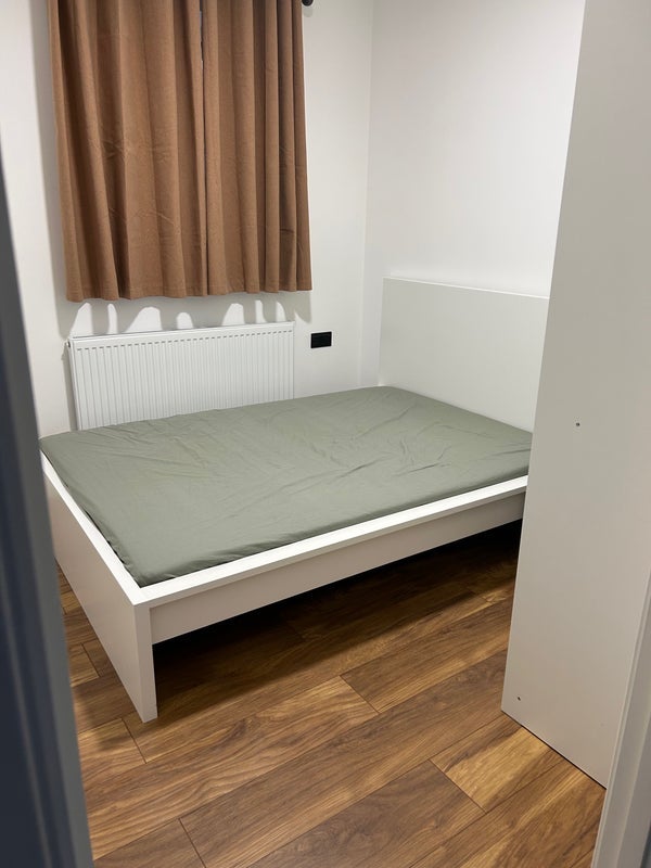 Room Galahad Road in Greater London