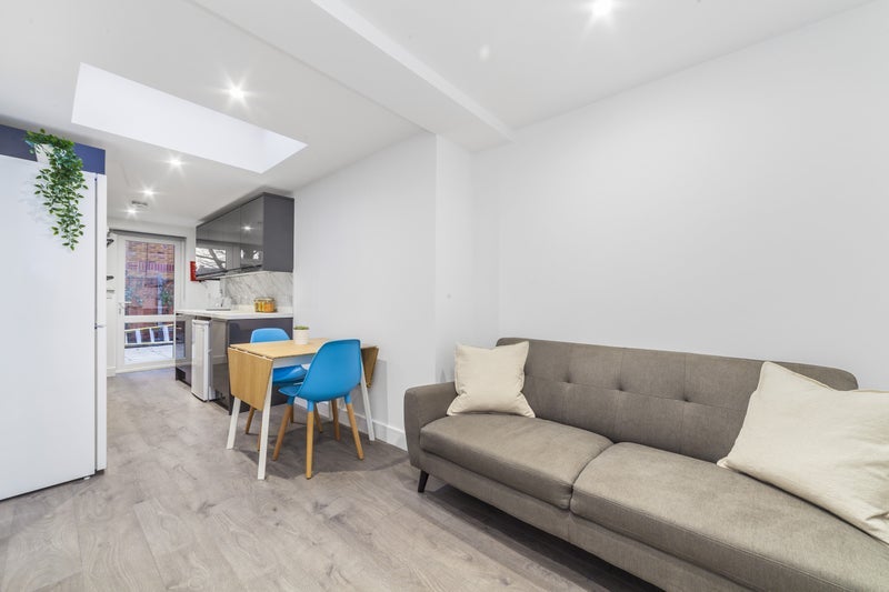 Room Sybil Phoenix Close in Greater London
