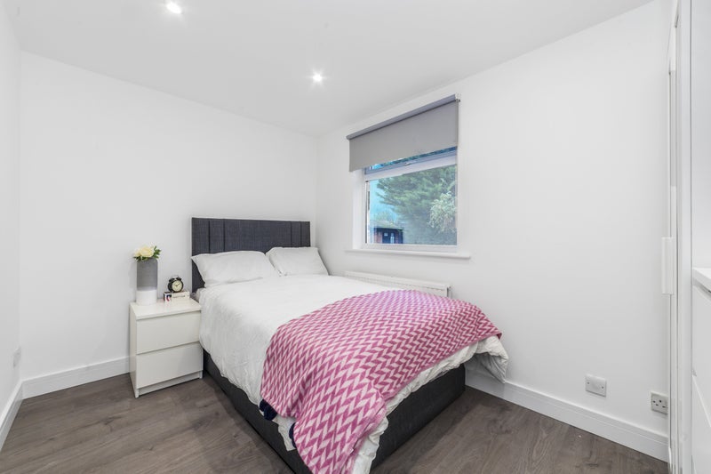 Room Sybil Phoenix Close in Greater London
