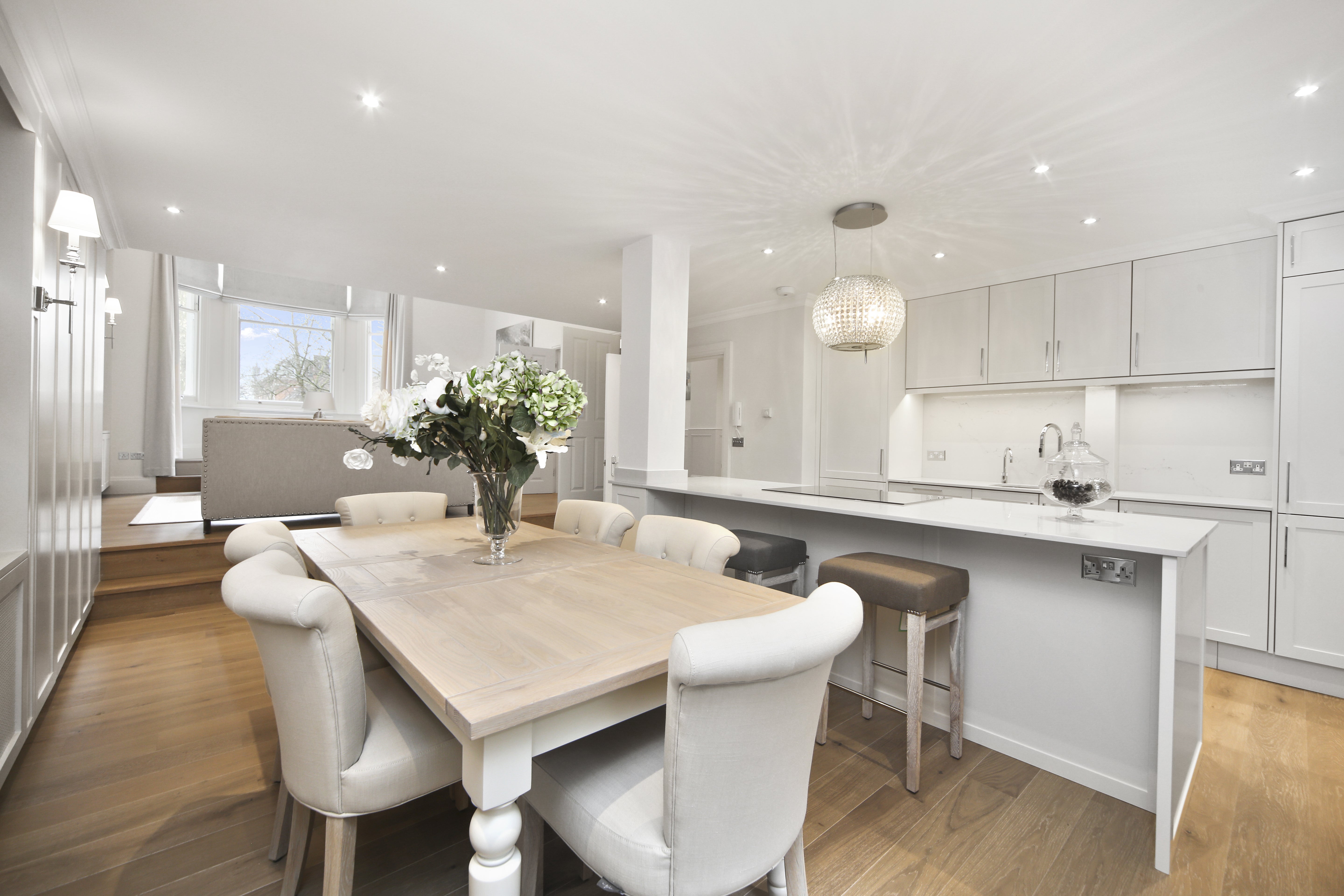 Flat Vicarage Gate in Greater London