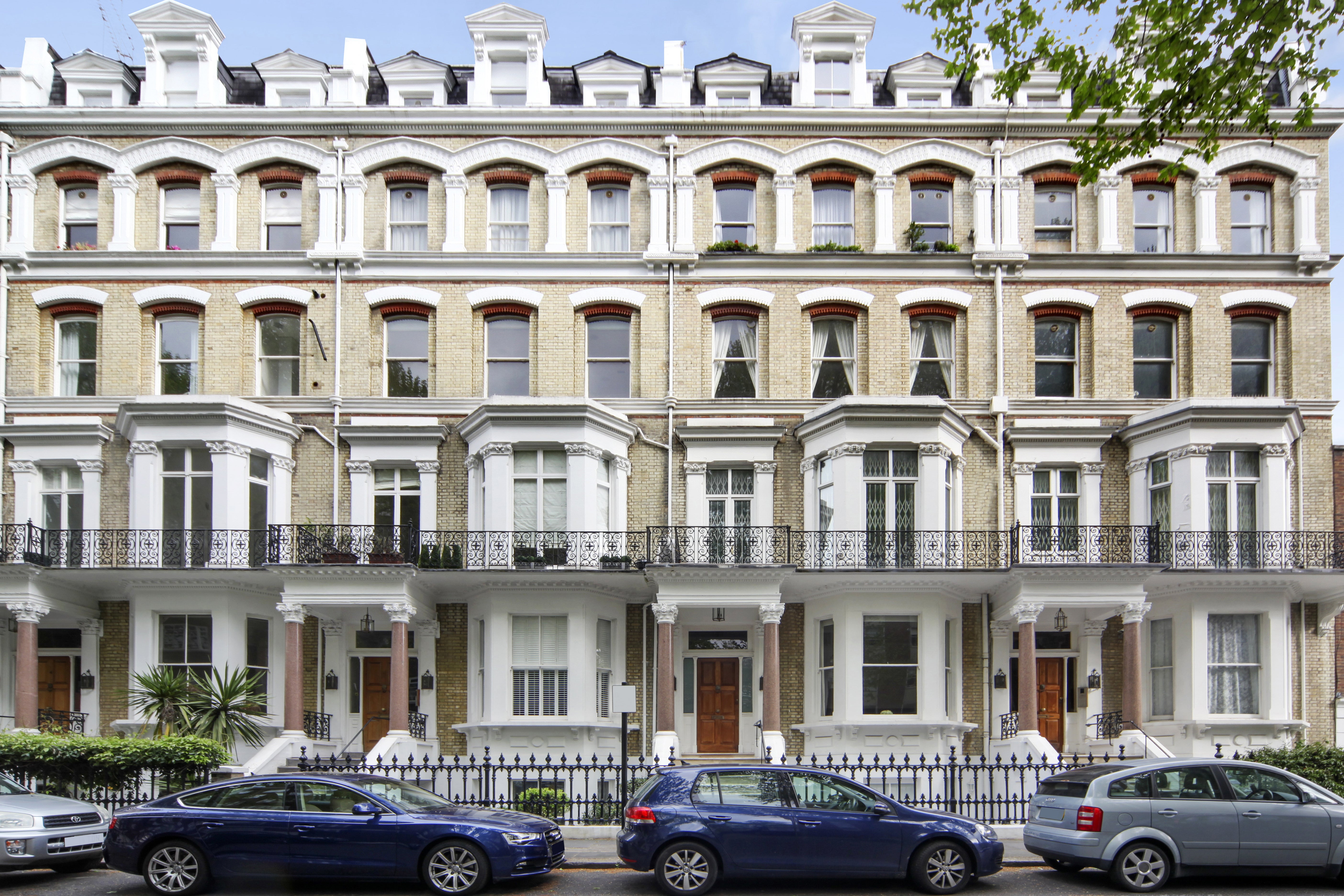 Flat Vicarage Gate in Greater London