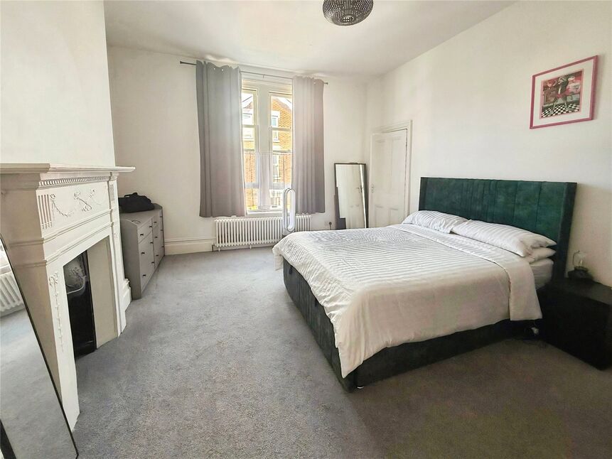 Flat Whitwell Road in Portsmouth